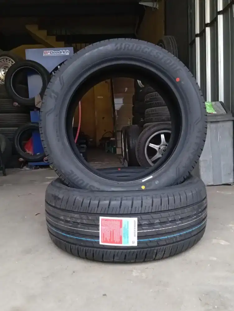 Bridgestone alenza 225 50 18