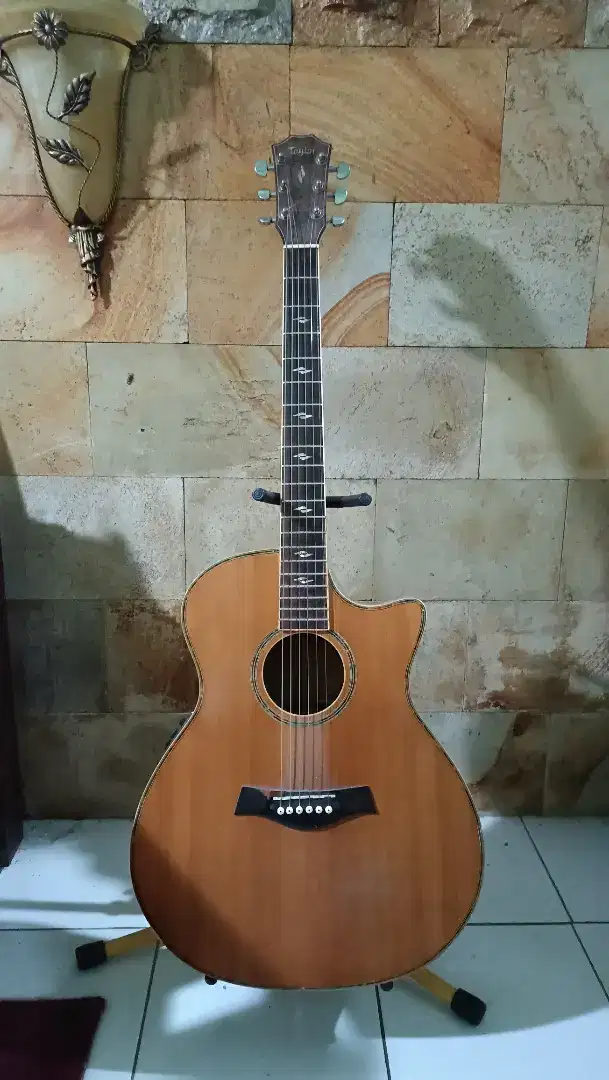 Gitar AKUSTIK Custom Model Taylor