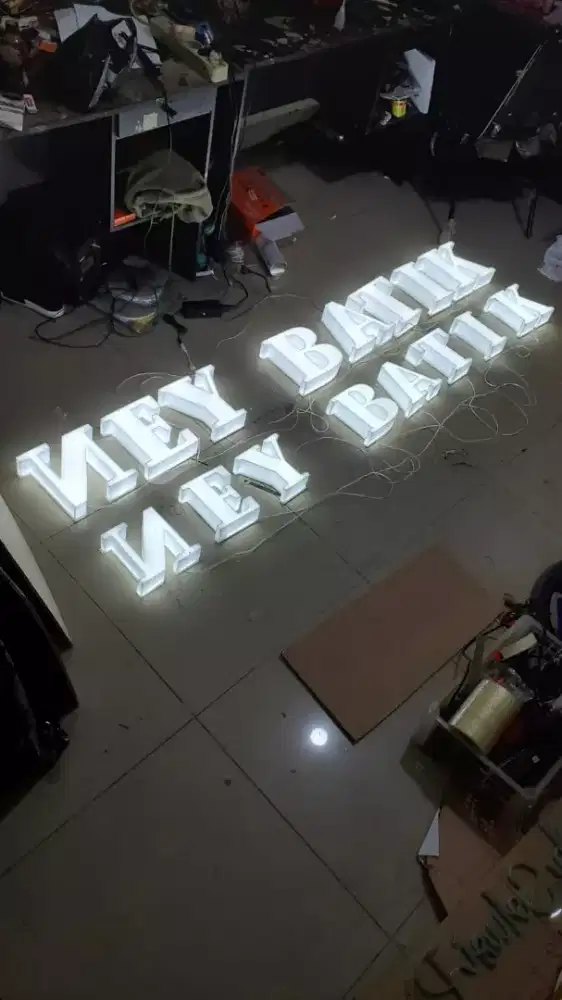 Letter box / neon sign