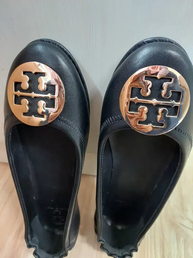 Sepatu hitam ballet merk tory burch ori