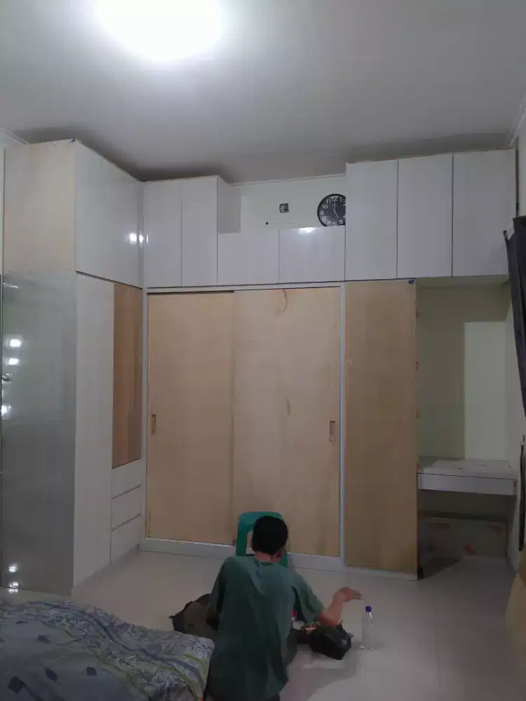 Lemari baju full atap