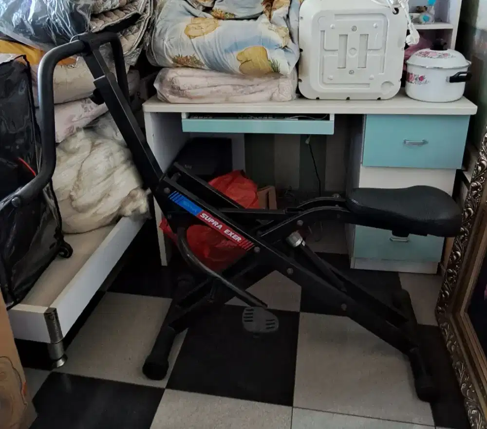 Alat fitness utk memperkuat otot tangan, paha dan