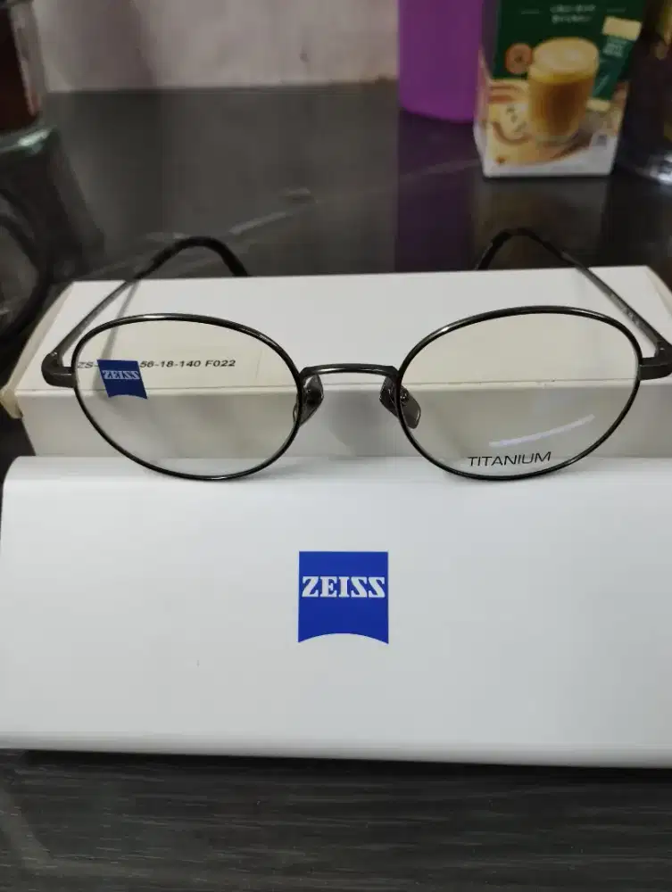 Kacamata Zeiss Germany ORI Spesial Edition lengkap dari Optik Tunggal