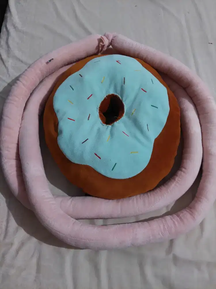 Bantal donat dan tali panjang