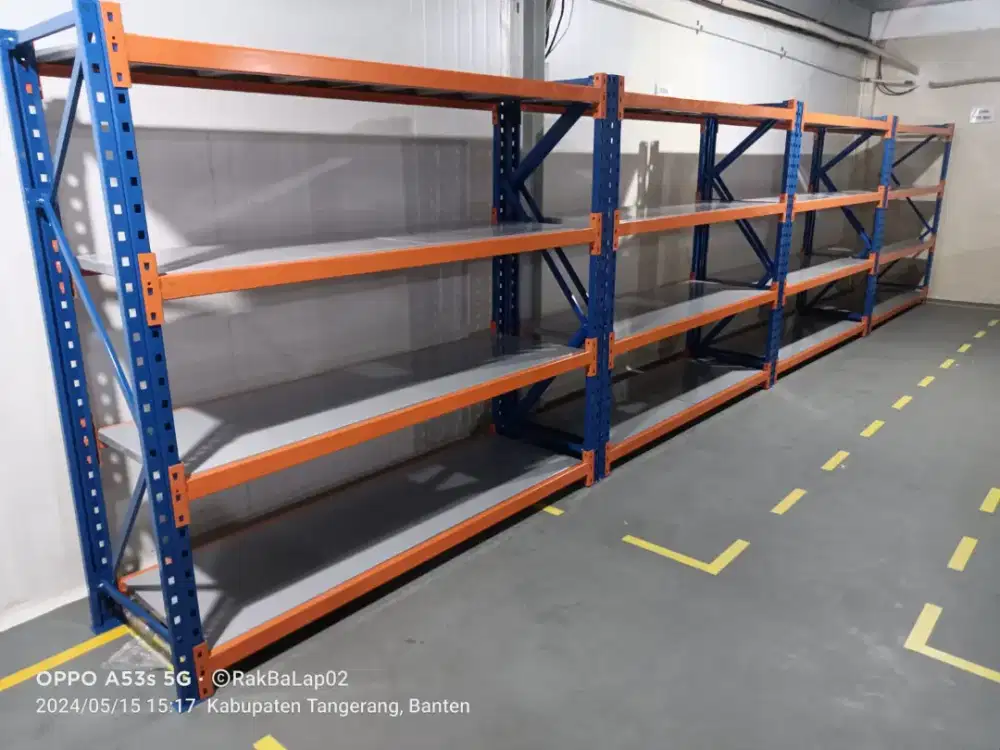 Rak medium duty cocok untuk menyimpan barang berat