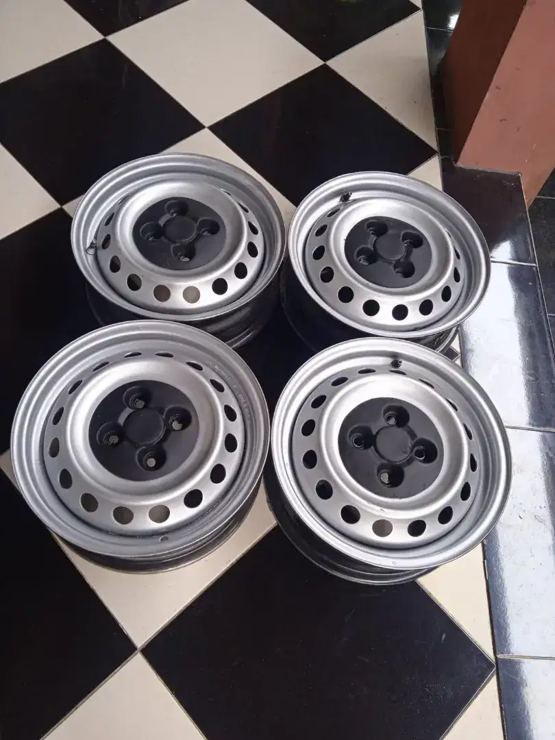 Velg r14 kaleng sigra pcd 4x100 vios yaris twincam great jazz