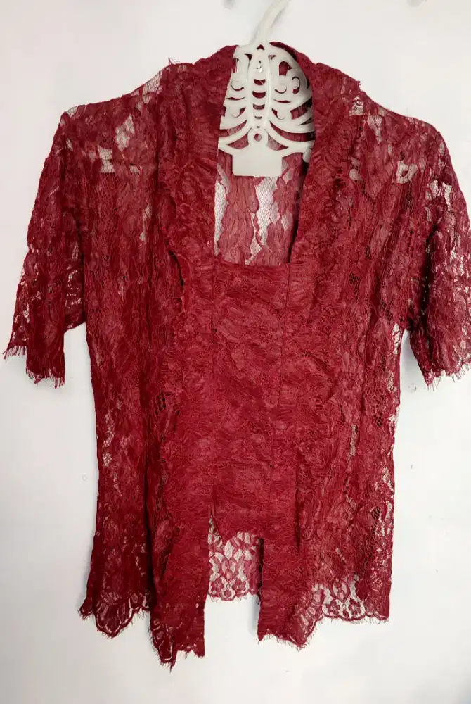 Kebaya Brukat warna merah marron