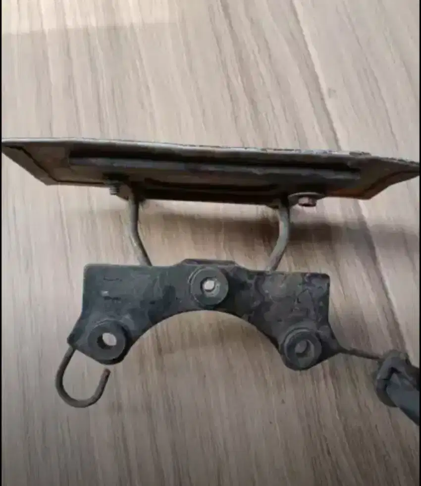 pangkon plat nomor depan eliminator BN 125