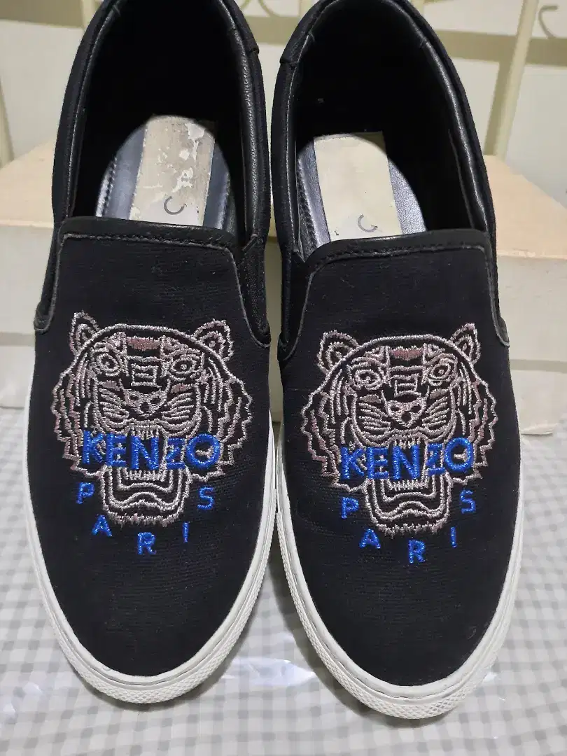 Dijual Sepatu Preloved sepatu skate sneakers merk Kenzo