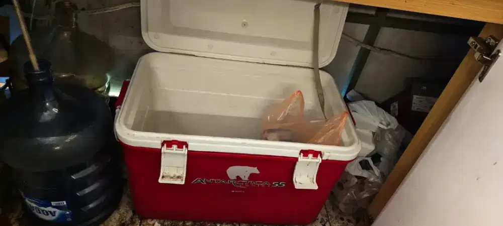 HARGA TERMURAH! DIJUAL CEPAT BARANG EX. CAFE/RESTO! Kontainer Es Besar