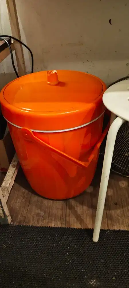 HARGA TERMURAH! DIJUAL CEPAT BARANG EX. CAFE/RESTO! Kontainer Es Bulat