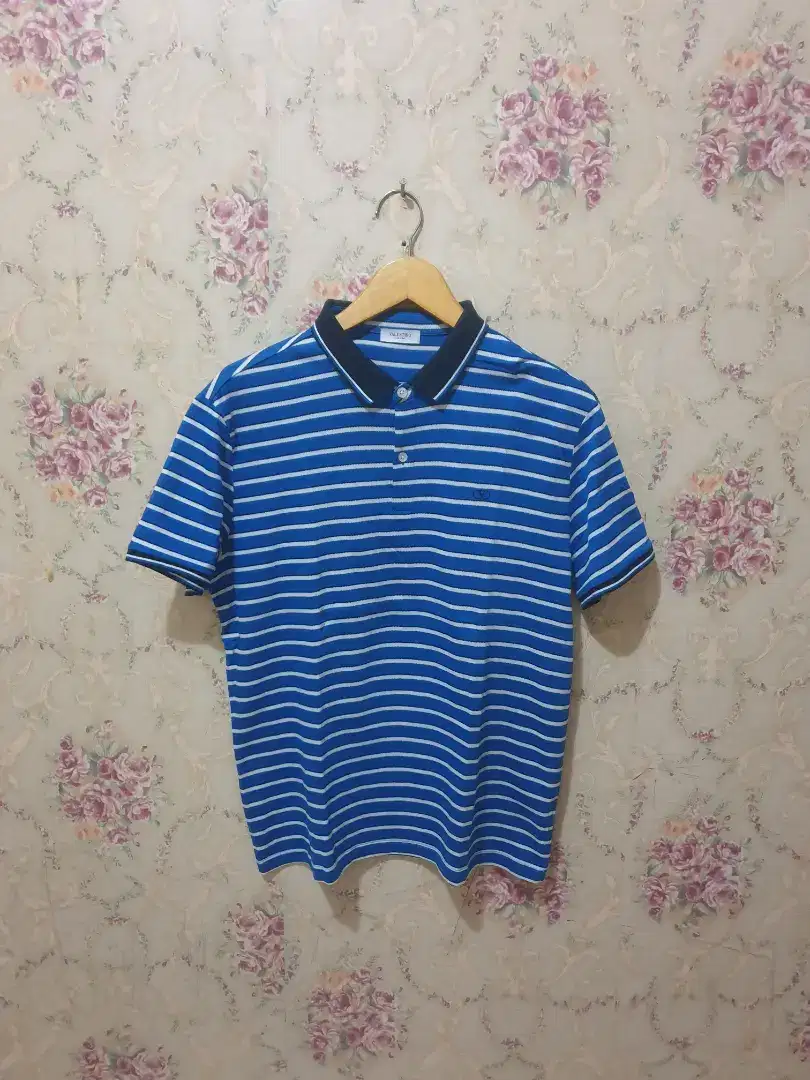 Mulus .authentic kaos .polo shirt valentino size xl fit L