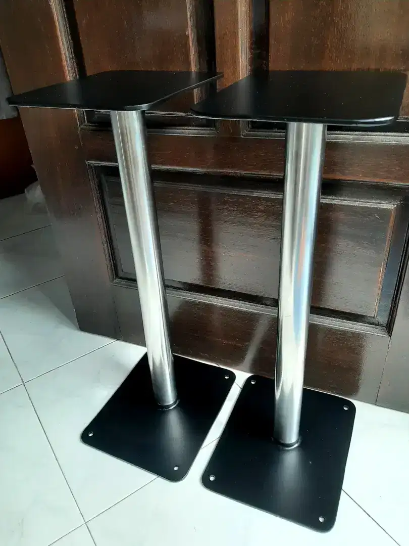 Stand/ jagrak speaker. BESI tebal dan stainless steel (kondisi BARU)