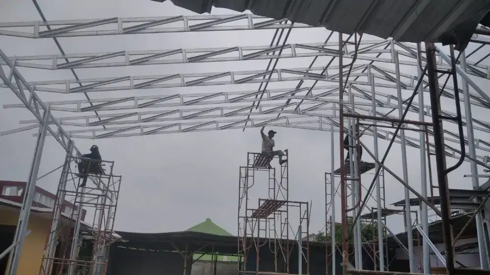 Rangka gudang baja ringan