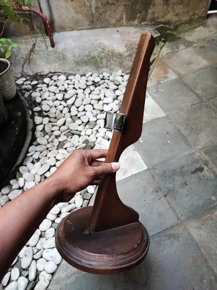 Jagrak Standing Display Keris Antik Kayu Jati Lawas
