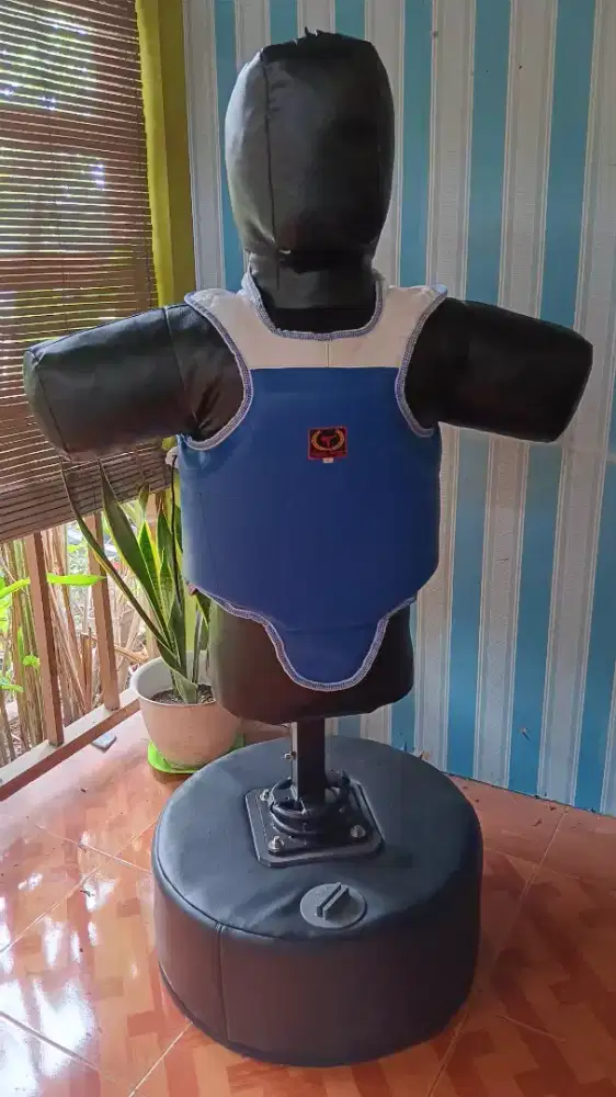 Standing dummy/boneka