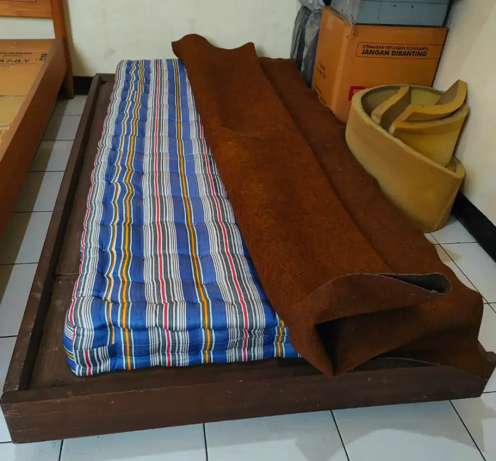Ranjang sorong +kasur kapuk