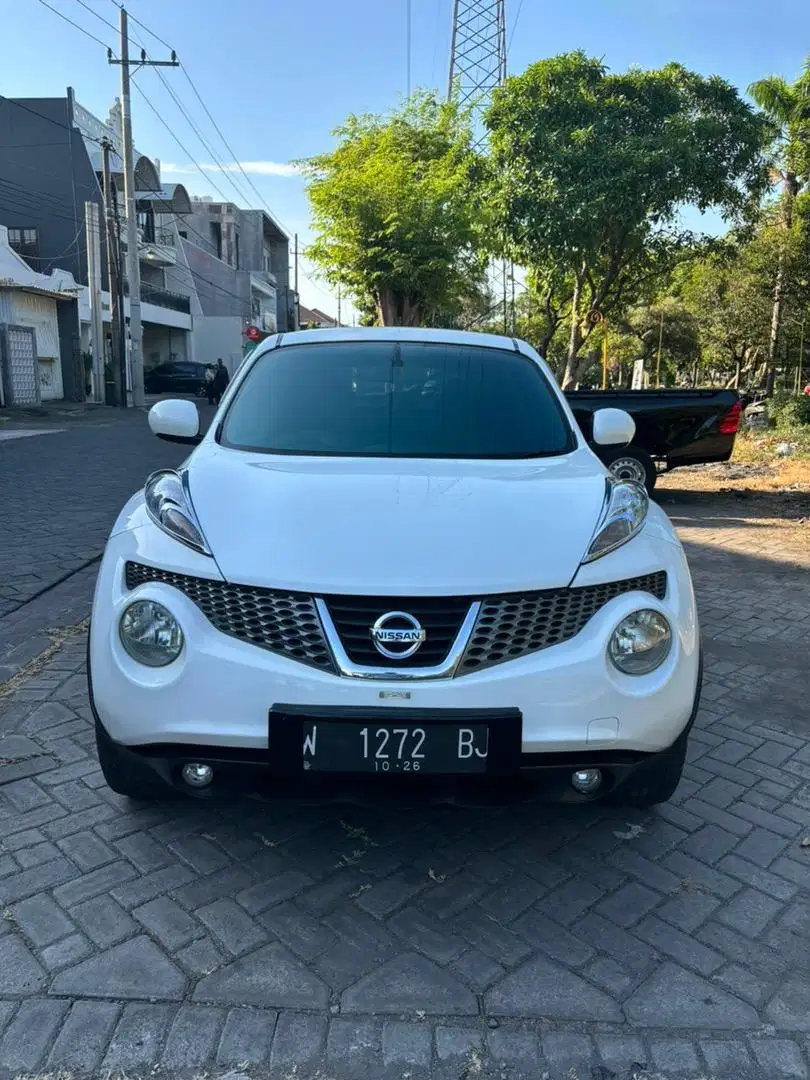 Juke RX Red Interior Putih