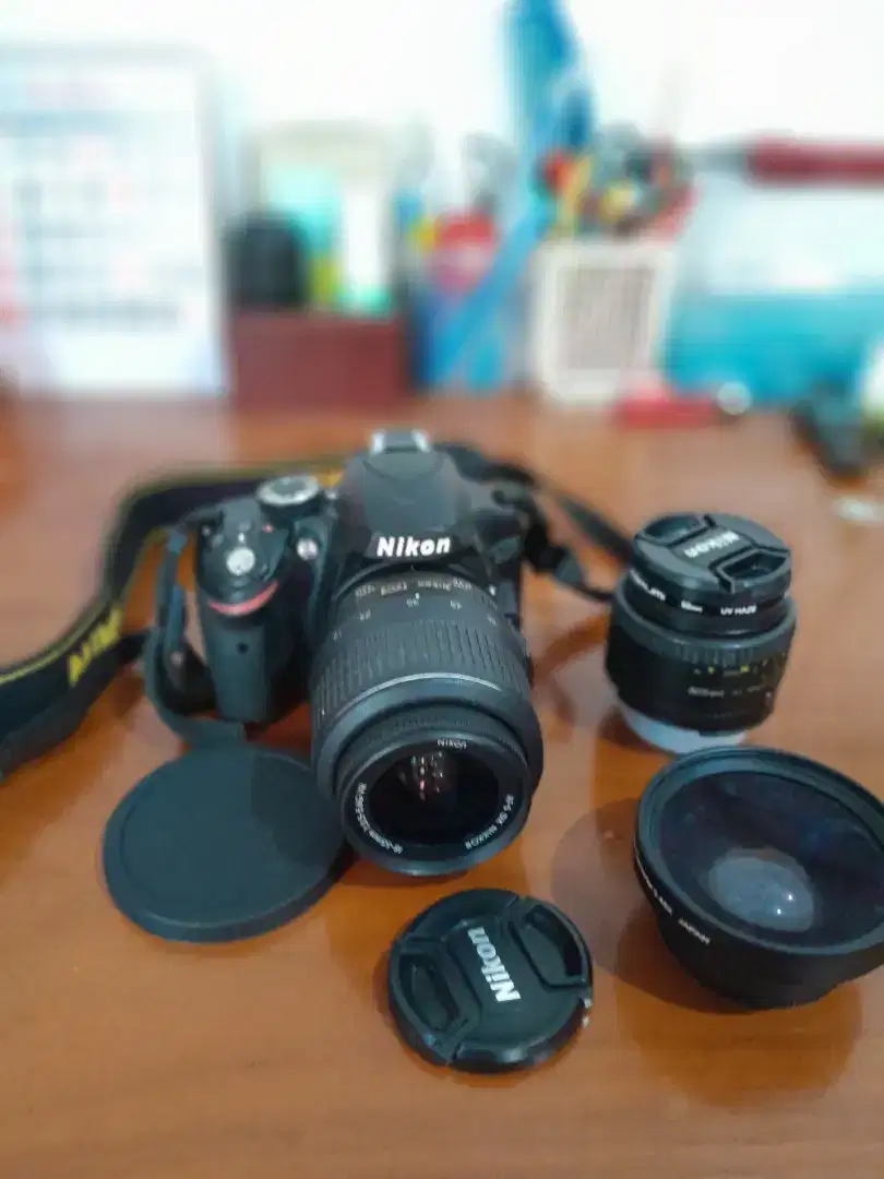 Dijual kamera DSLR Nikon D3200 fullset.