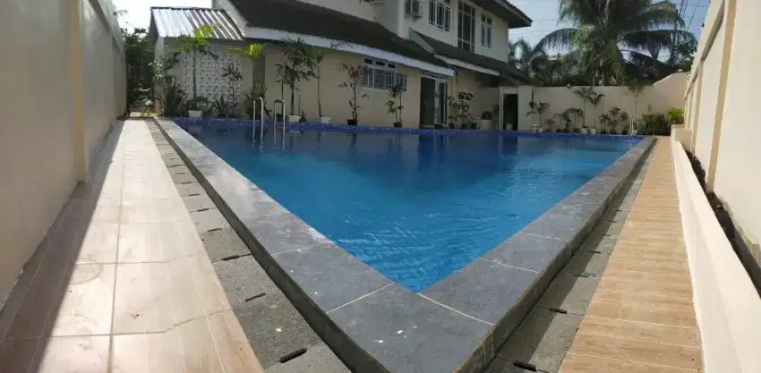 Kontraktor kolam renang