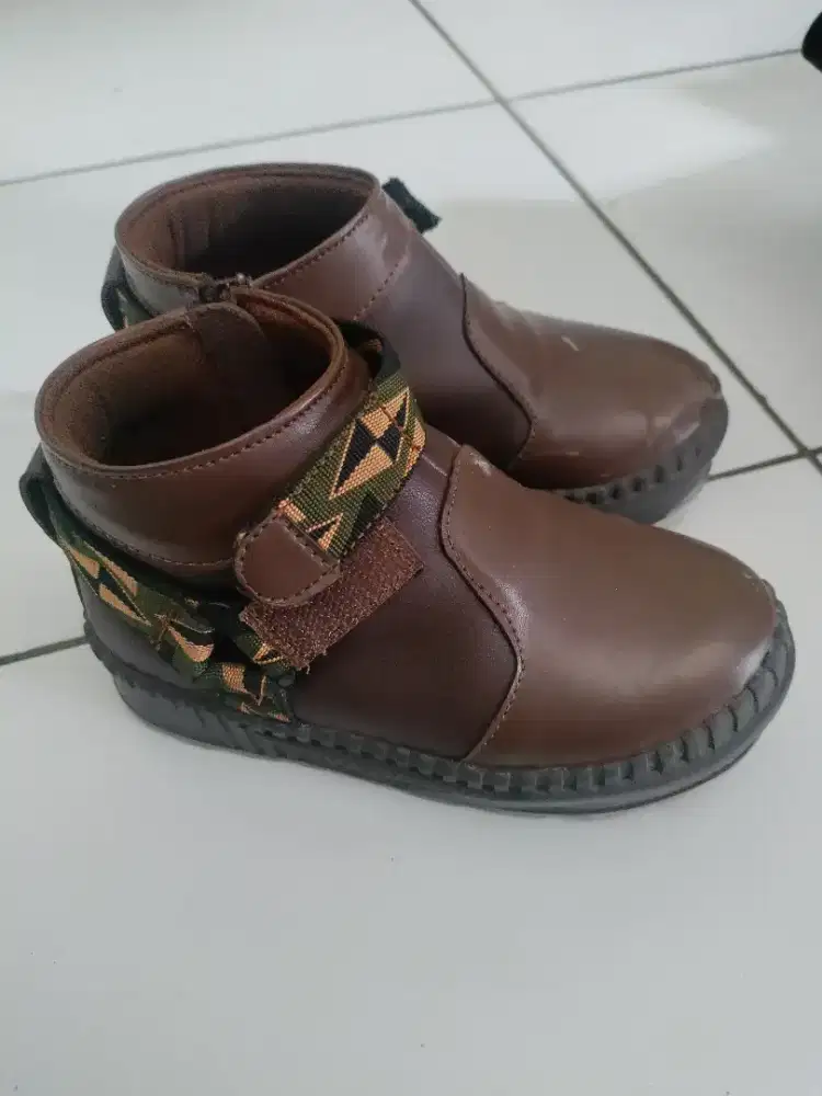 Sepatu anak size 28