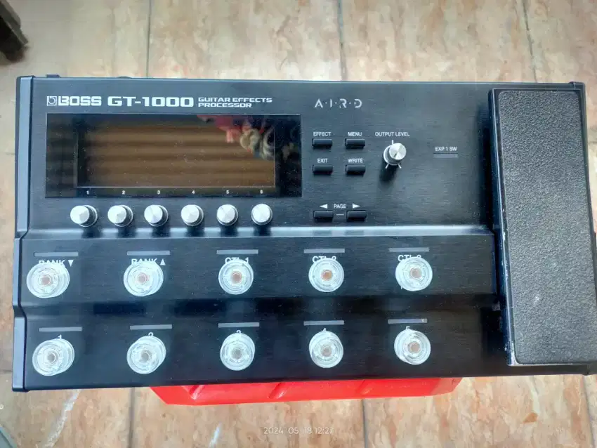 BOSS GT 1000 multi efek