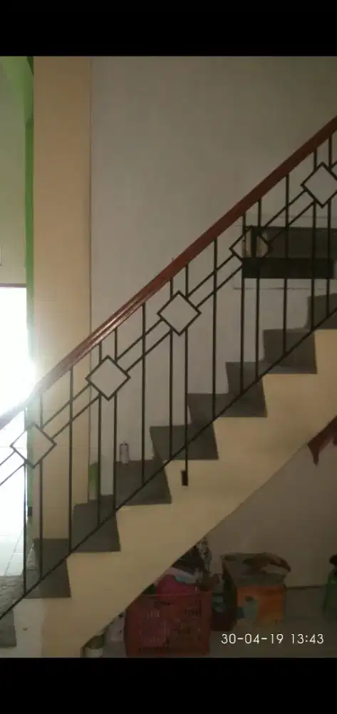 pengaman/pegangan/railing tangga/balkon
