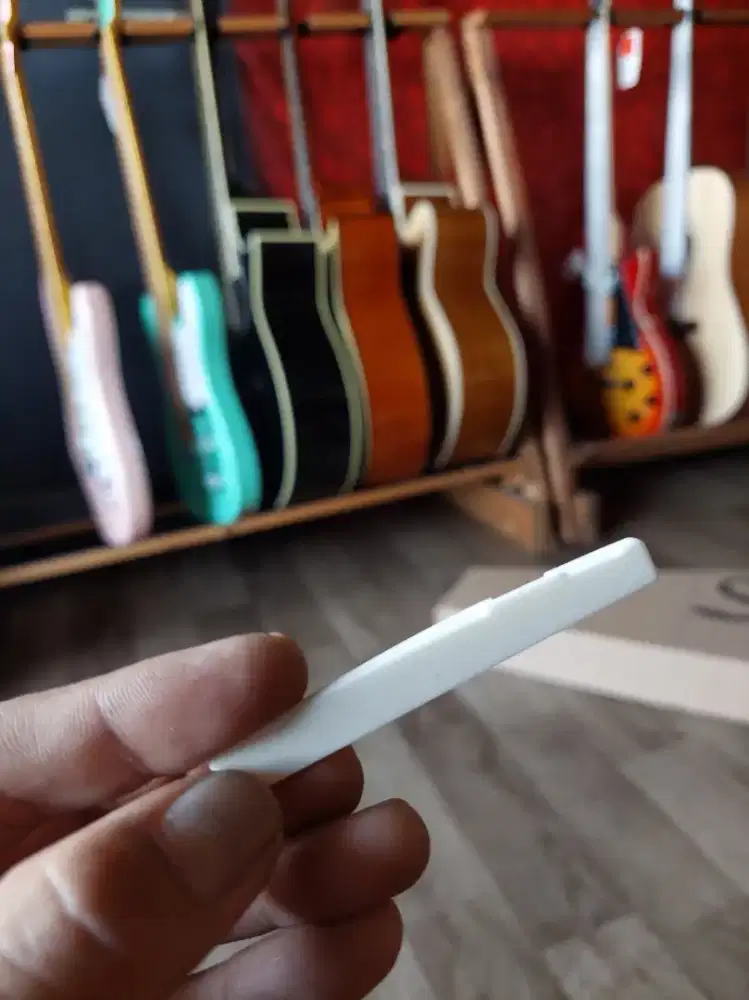 Saddle bone gitar akustik