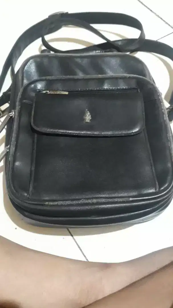 Tas Selempang Hitam Kulit Polo