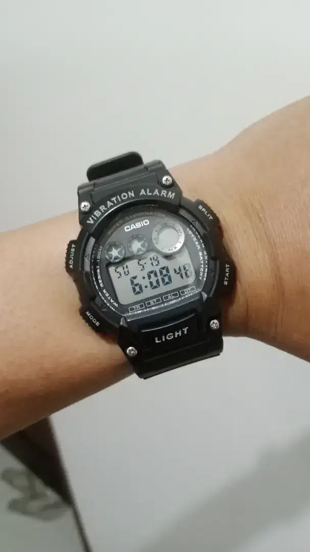 Jam tangan pria Casio bekas seken W735 W-735 H mulus banget kayak baru