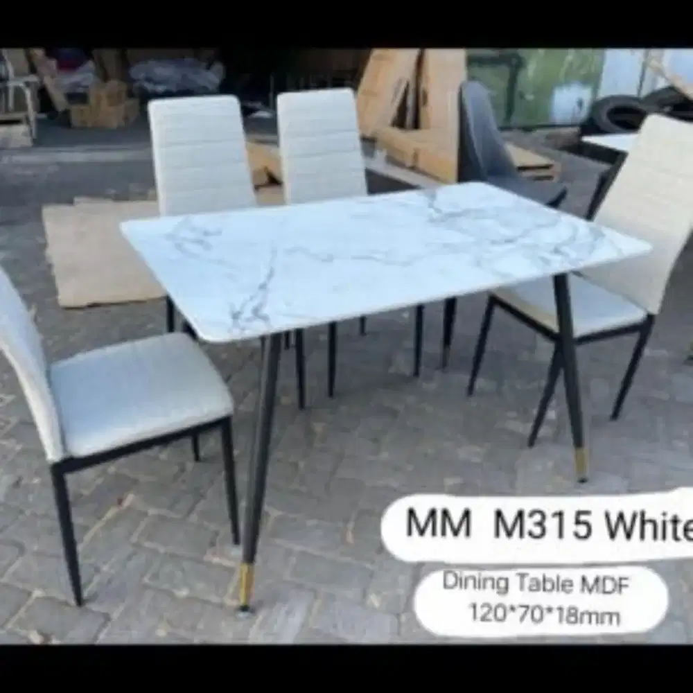 Meja makan 4 kursi model simple