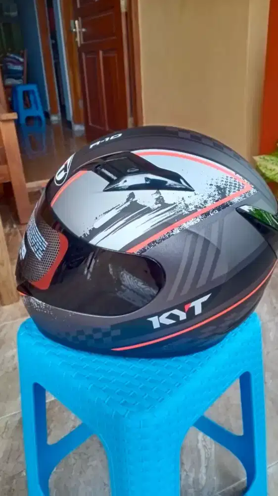 Jual cepat helm KYT motif ,R10 , ORI, ukuran L
