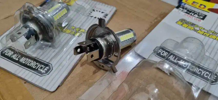 Lampu depan motor LED H4