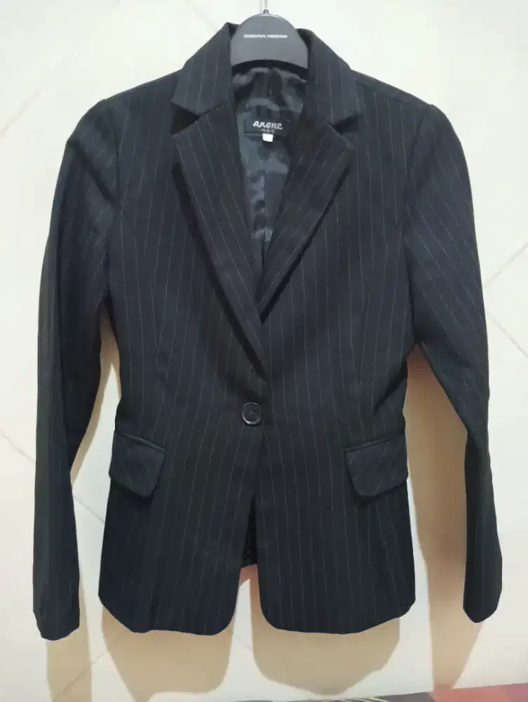 Blazer Hitam Slimfit