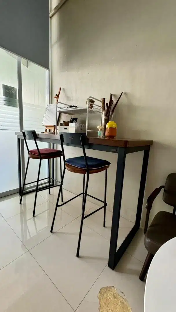 Meja Tinggi Cafe merk Informa