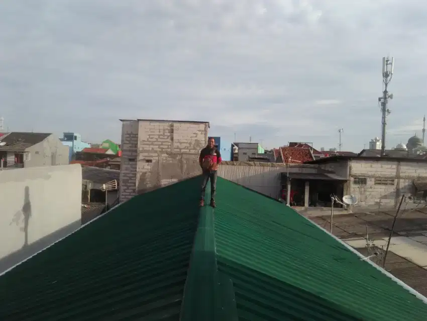 Rangka baja ringan dan atap spandek pasir