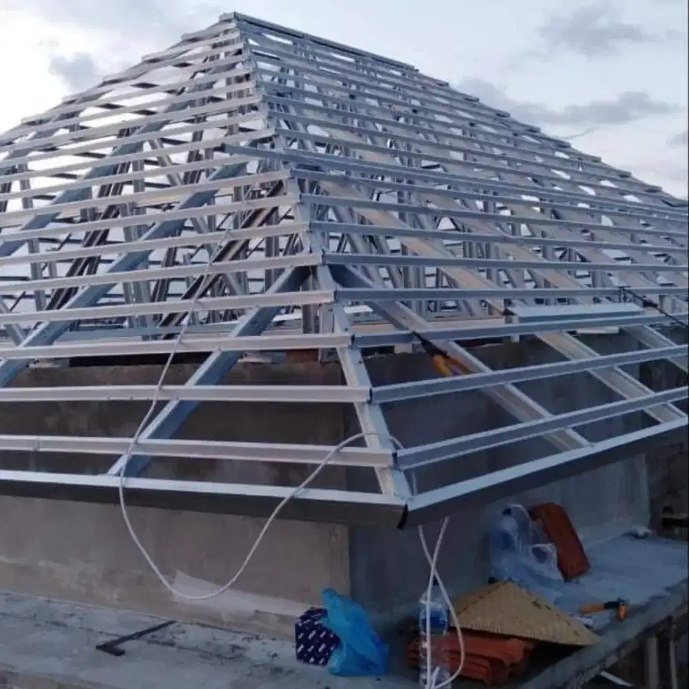 Pemasangan atap baja ringan