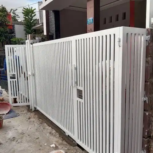 Pintu pagar perforated