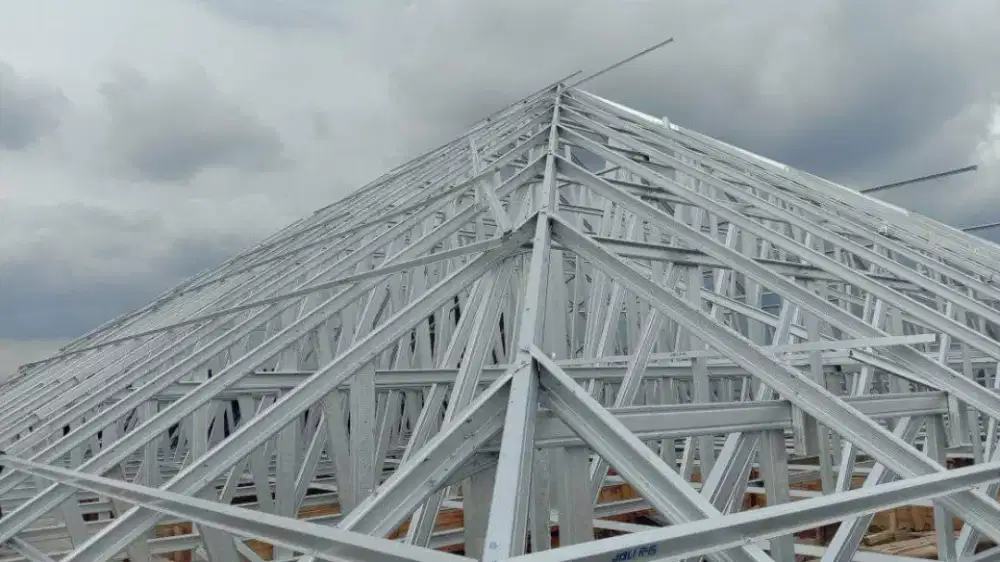 Ahli pasang rangka atap baja ringan