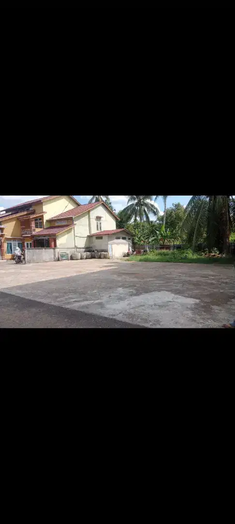 Rumah 2 lantai plus tanah luas di jalan raya kakap pal