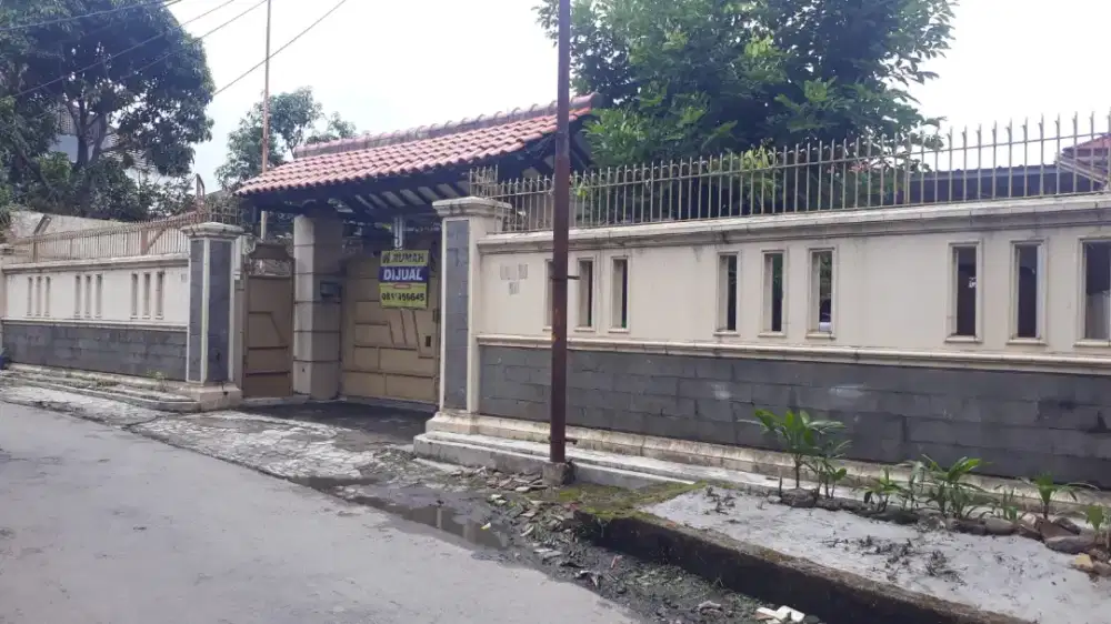 Rumah Bsar di jual murah