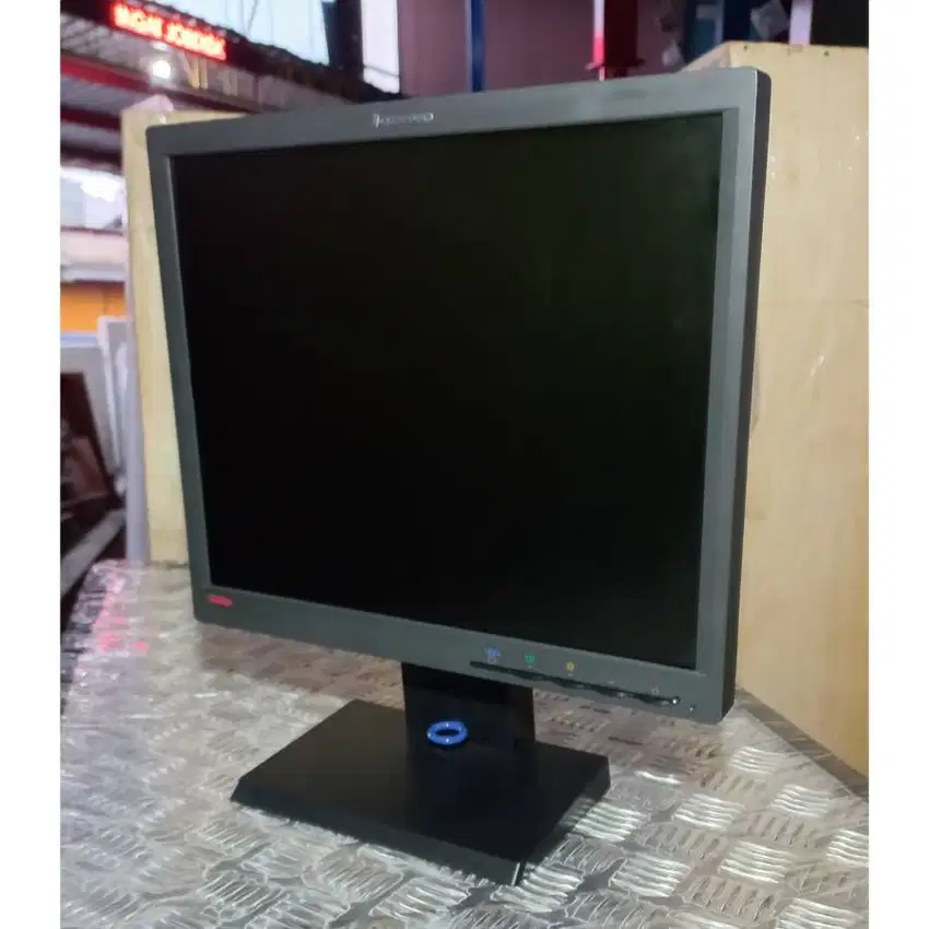 Monitor LCD Lenovo 15 Inchi