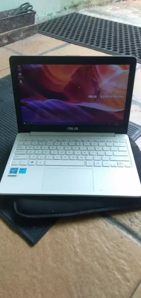 ASUS E203MAH 11.6 / N4000 / 2GB / 500GB / win 10 (64bit)