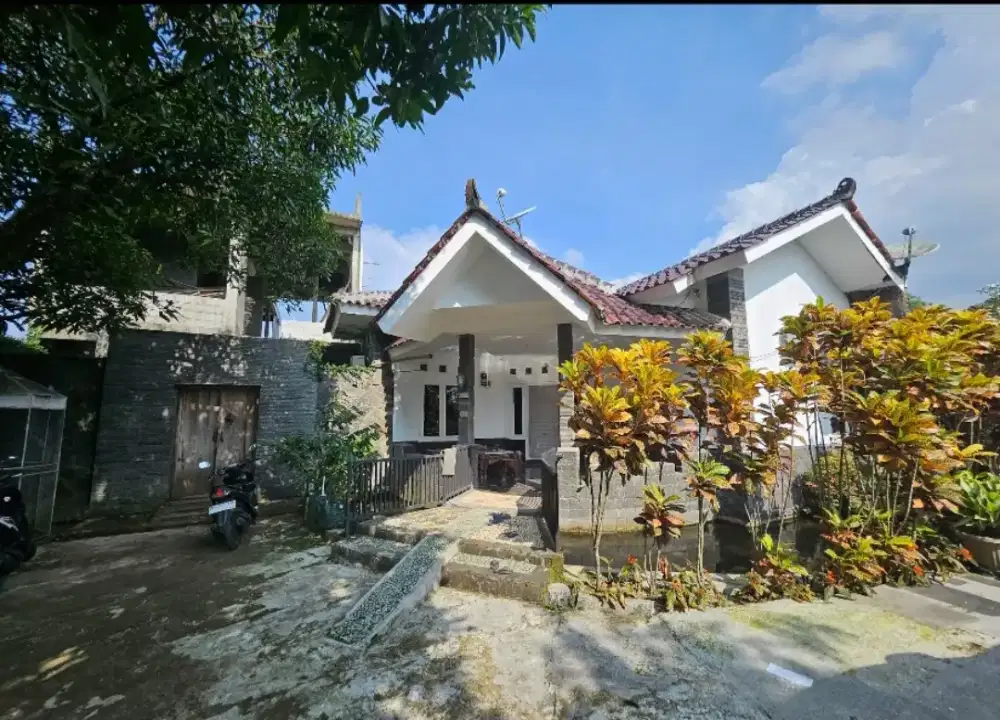 Vila Rumah indah luas 2000m bisa utk cafe restaurant estetik.Strategis