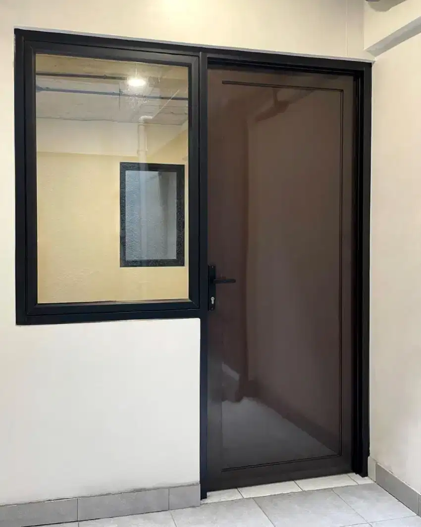 Pintu almunium kaca dan double panel