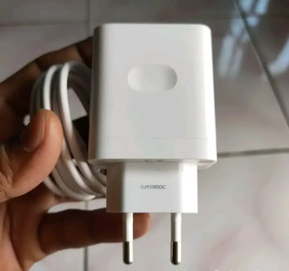 Jual charger original bawaan kotak hp oppo a58. 33 watt.