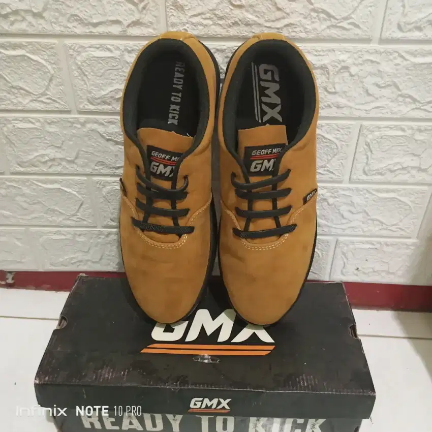 Sepatu Geoff max