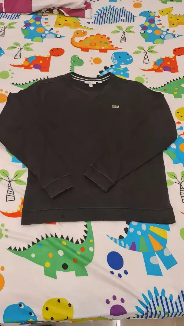 Crewneck Lacoste warna hitam size L original