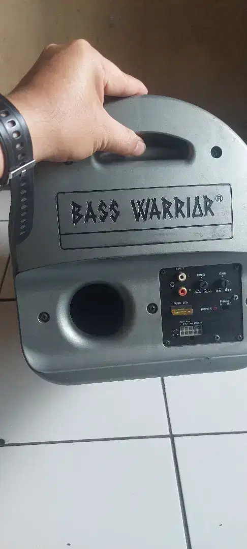 Subwoofer untuk mobil