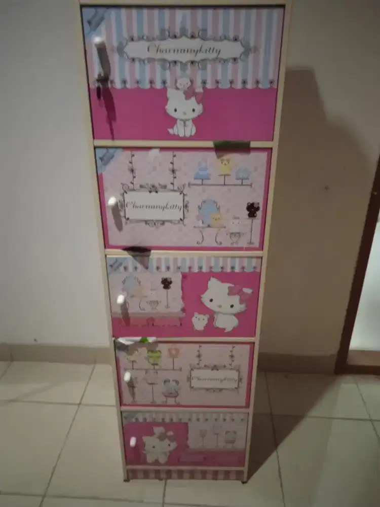 Lemari Rak Karakter Susun